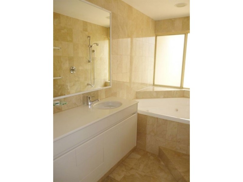 5/125 Santa Cruz Boulevard ‘Forestdale’, Clear Island Waters QLD 4226