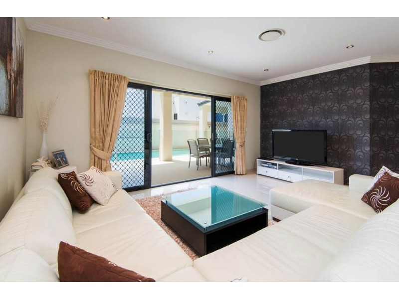 100 Compass Drive, Biggera Waters QLD 4216