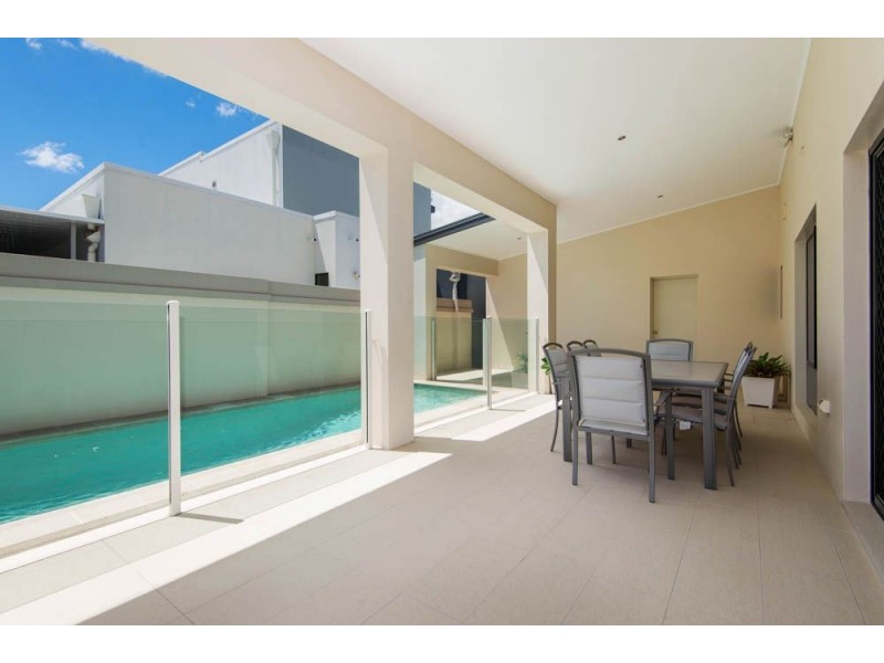100 Compass Drive, Biggera Waters QLD 4216