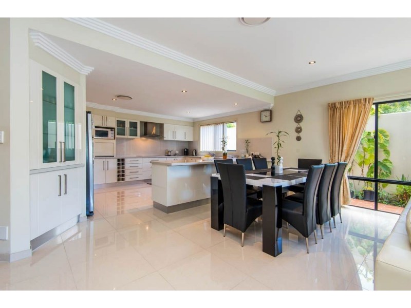 100 Compass Drive, Biggera Waters QLD 4216