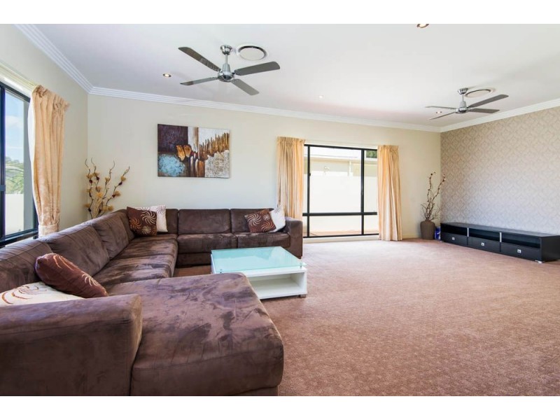 100 Compass Drive, Biggera Waters QLD 4216