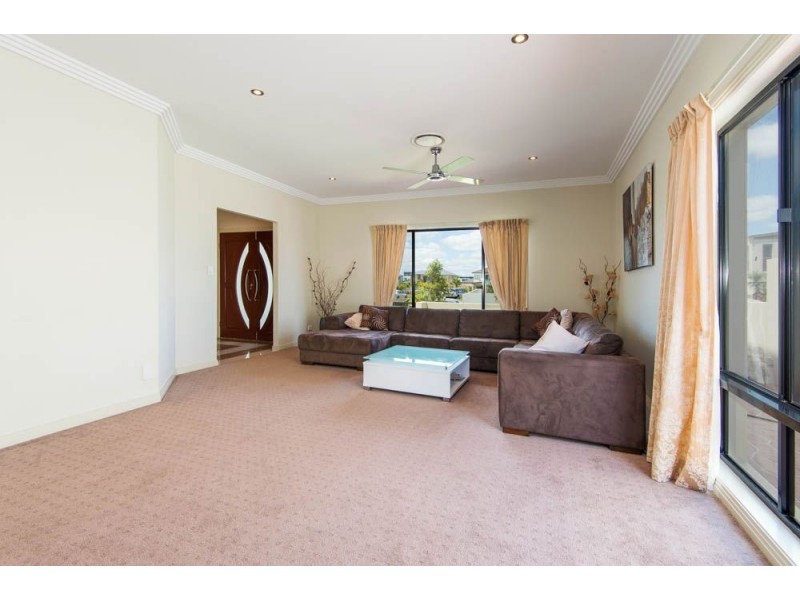 100 Compass Drive, Biggera Waters QLD 4216