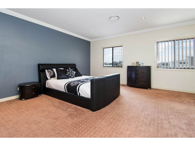 100 Compass Drive, Biggera Waters QLD 4216