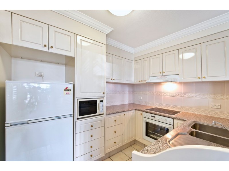 24 Queensland Avenue, Broadbeach QLD 4218