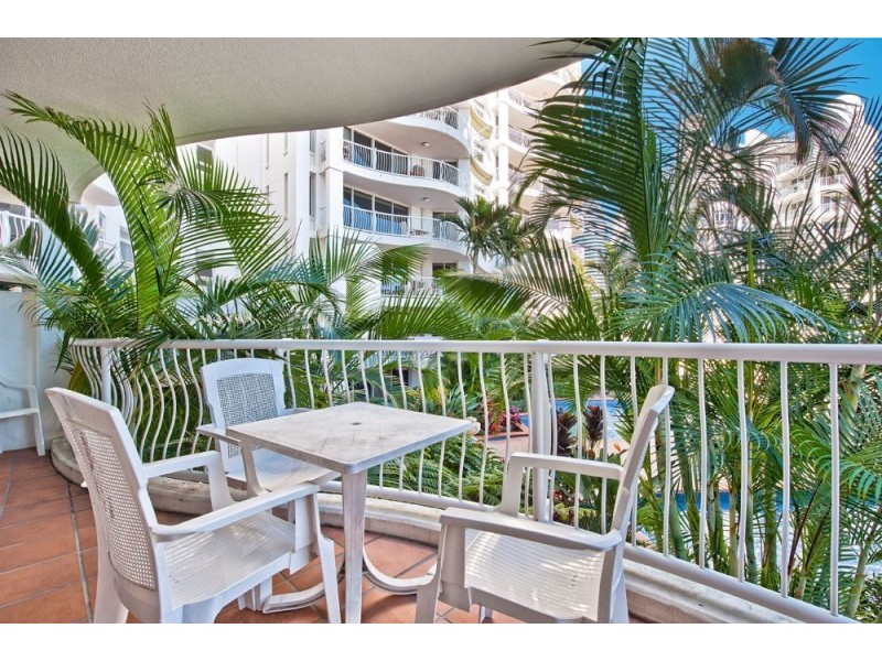 24 Queensland Avenue, Broadbeach QLD 4218