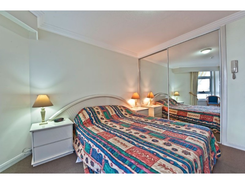 24 Queensland Avenue, Broadbeach QLD 4218
