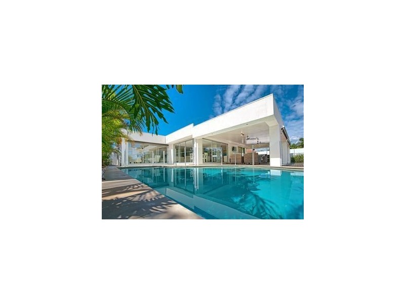 37 Beverley Cres, Broadbeach Waters QLD 4218