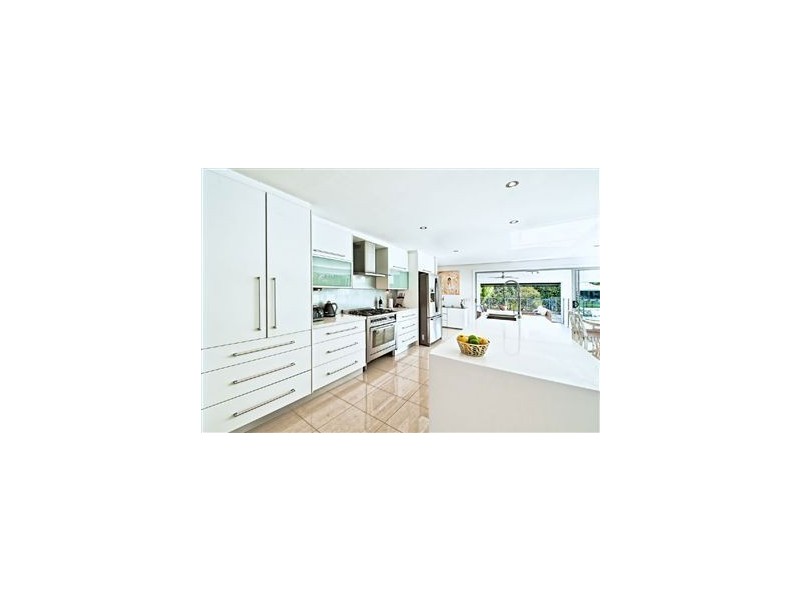 37 Beverley Cres, Broadbeach Waters QLD 4218