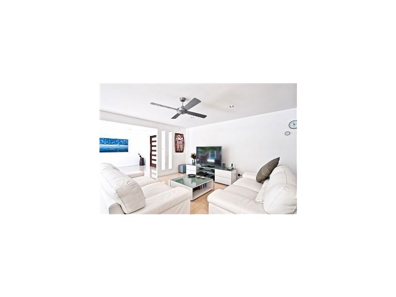 37 Beverley Cres, Broadbeach Waters QLD 4218