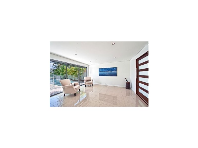 37 Beverley Cres, Broadbeach Waters QLD 4218