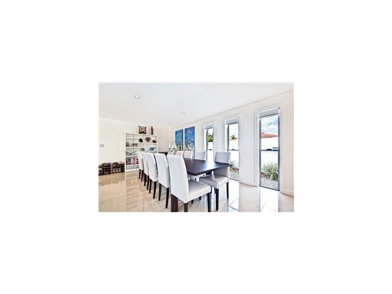 37 Beverley Cres, Broadbeach Waters QLD 4218