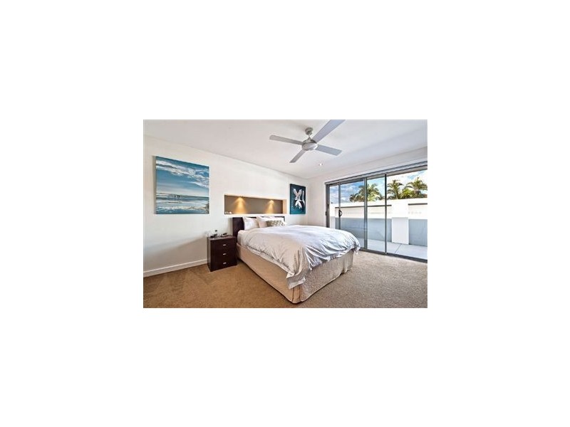 37 Beverley Cres, Broadbeach Waters QLD 4218