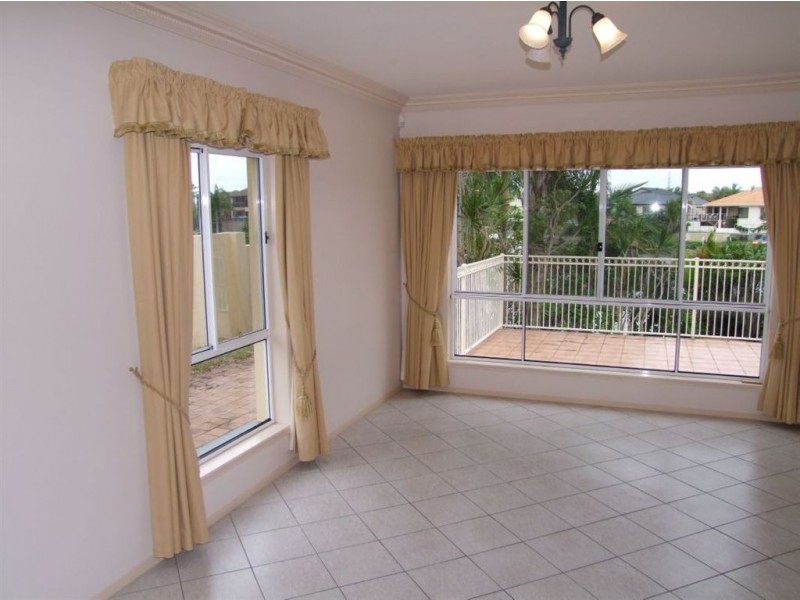 16 Staysail Crescent, Clear Island Waters QLD 4226