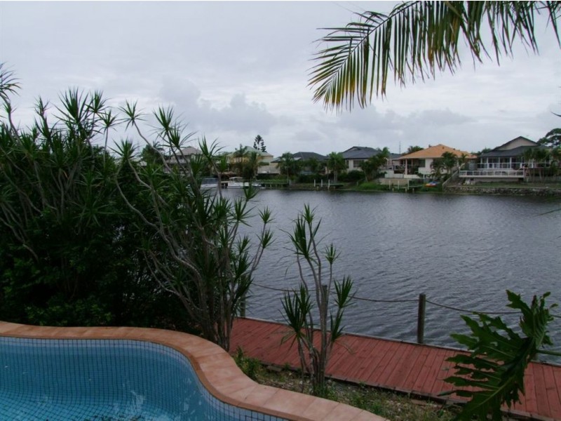 16 Staysail Crescent, Clear Island Waters QLD 4226