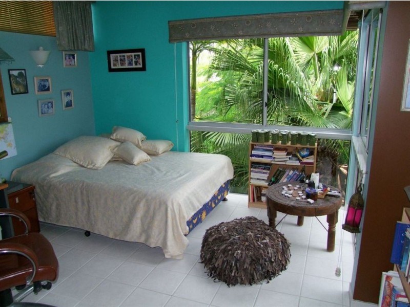 1/125 Santa Cruz Boulevard, Clear Island Waters QLD 4226