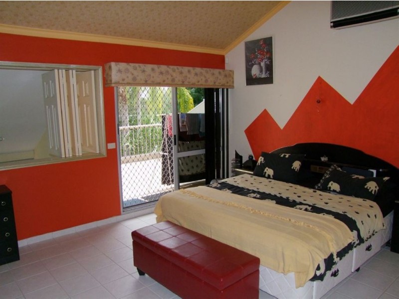 1/125 Santa Cruz Boulevard, Clear Island Waters QLD 4226