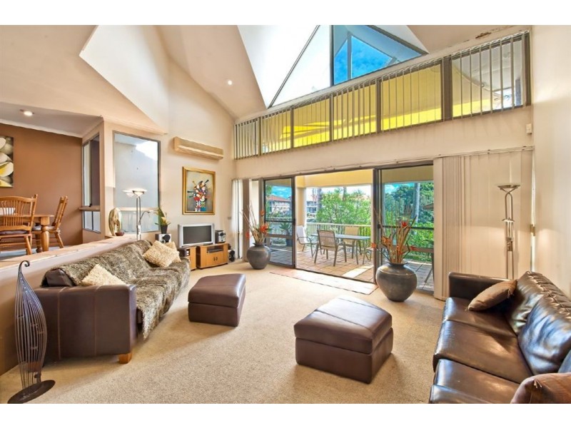 4/125 Santa Cruz Boulevard, Clear Island Waters QLD 4226