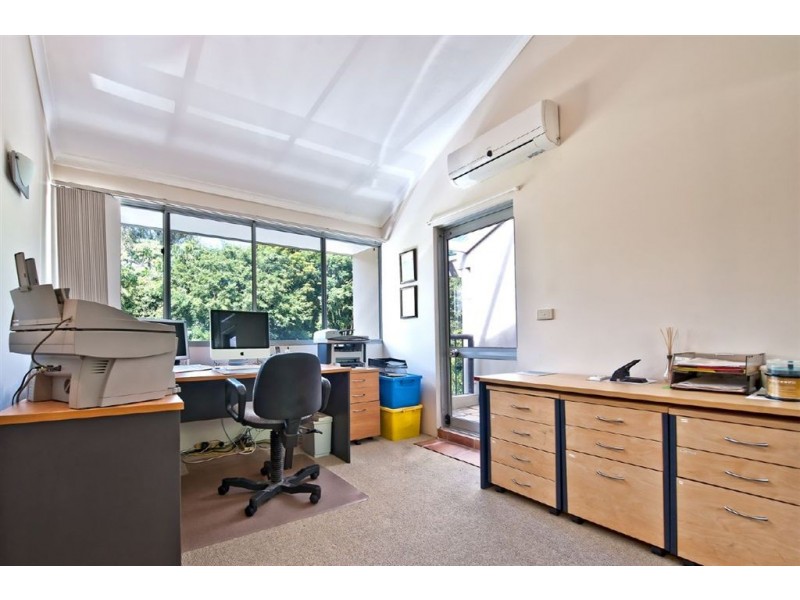 4/125 Santa Cruz Boulevard, Clear Island Waters QLD 4226