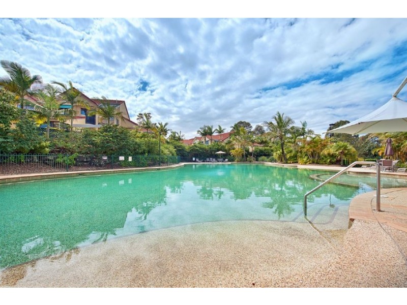 4/125 Santa Cruz Boulevard, Clear Island Waters QLD 4226