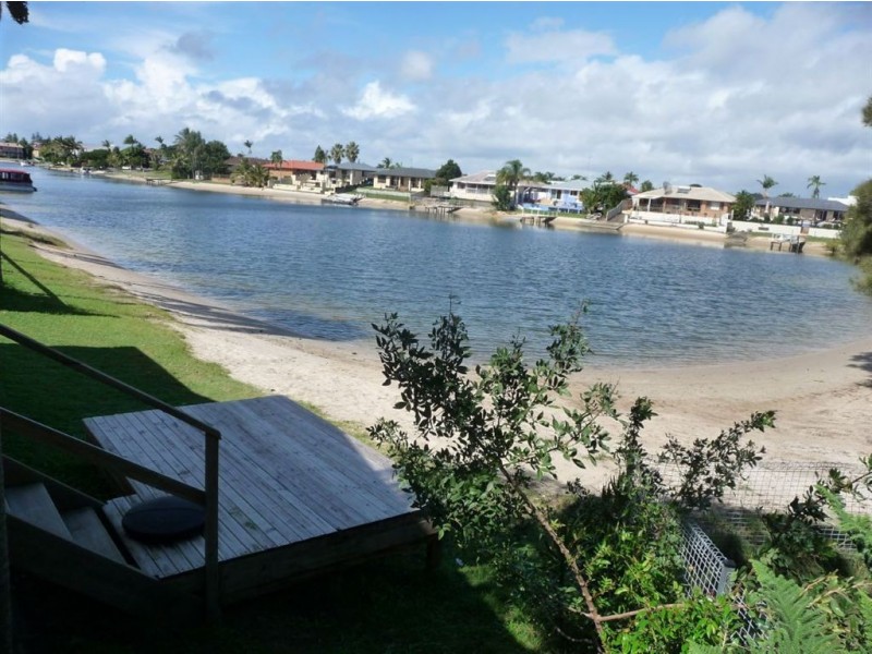 84 Markeri Street, Mermaid Waters QLD 4218