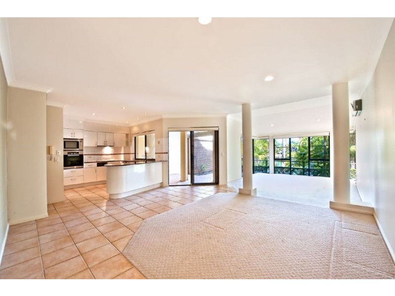 10/125 Santa Cruz Boulevard, Clear Island Waters QLD 4226