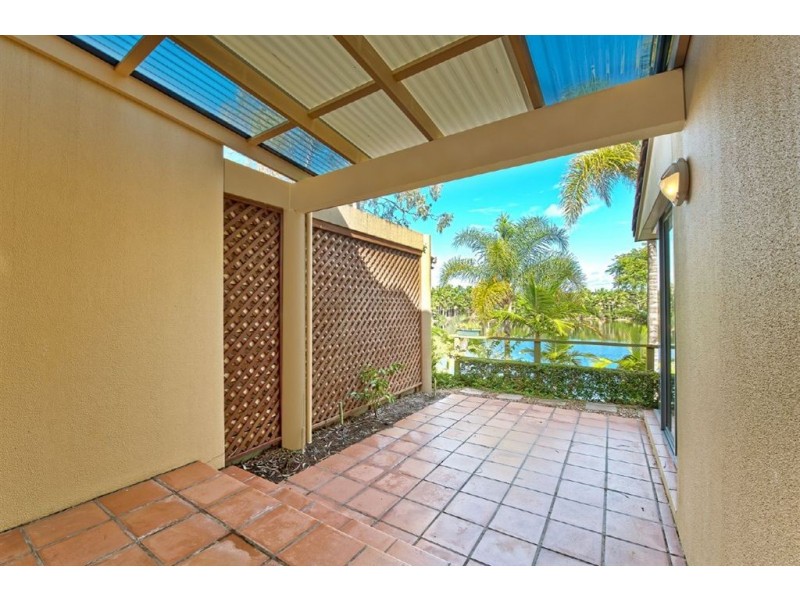 10/125 Santa Cruz Boulevard, Clear Island Waters QLD 4226