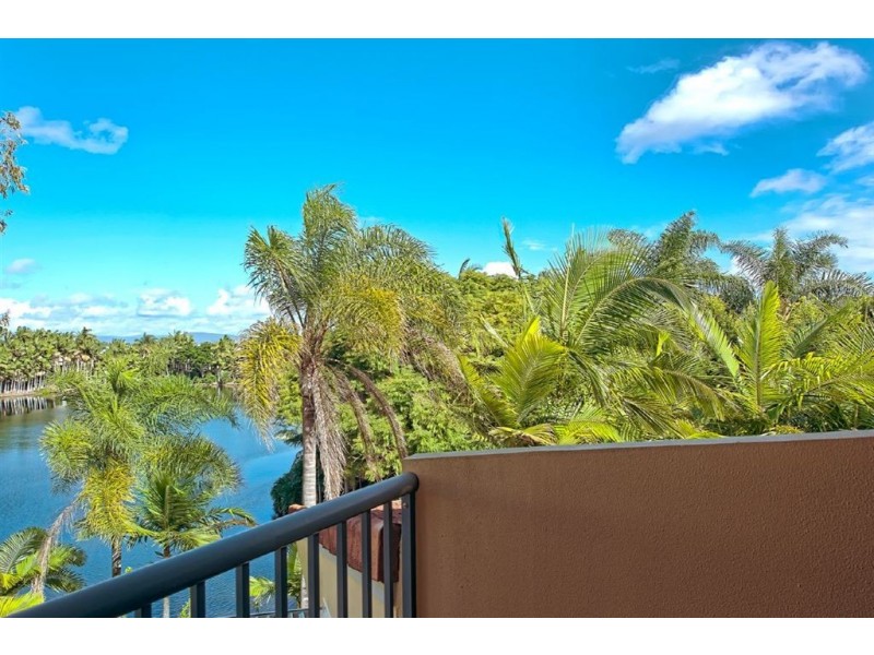 10/125 Santa Cruz Boulevard, Clear Island Waters QLD 4226