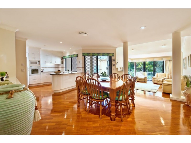 5/125 Santa Cruz Blvd, Clear Island Waters QLD 4226