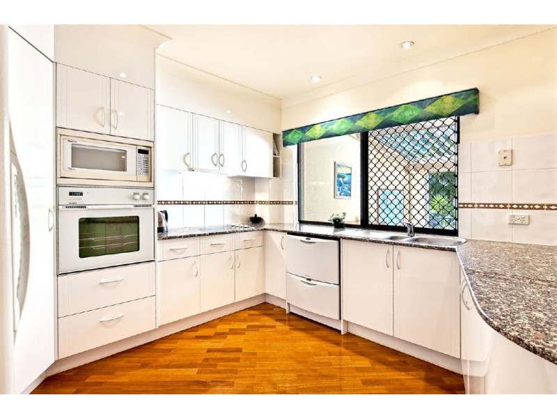 5/125 Santa Cruz Blvd, Clear Island Waters QLD 4226