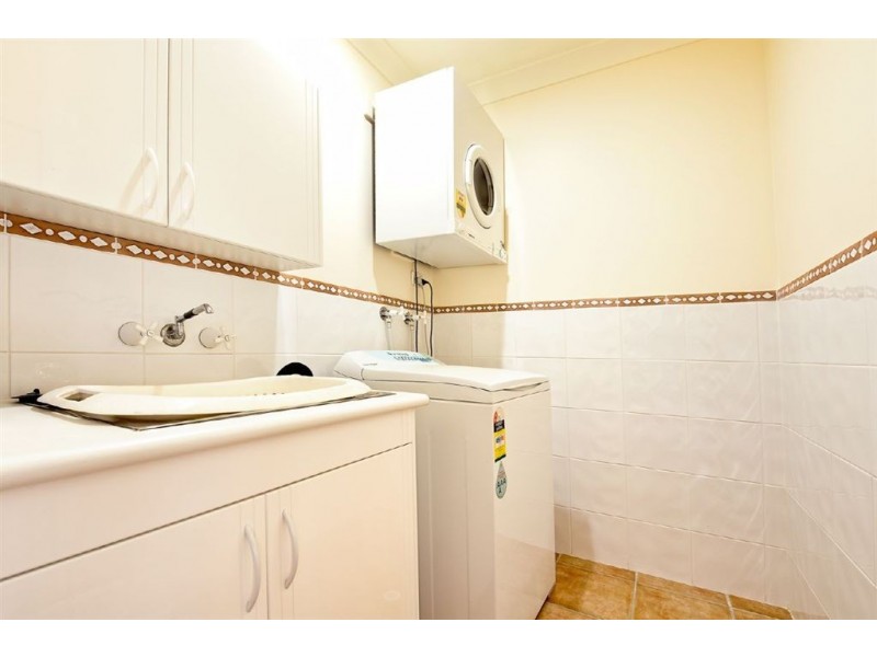 5/125 Santa Cruz Blvd, Clear Island Waters QLD 4226