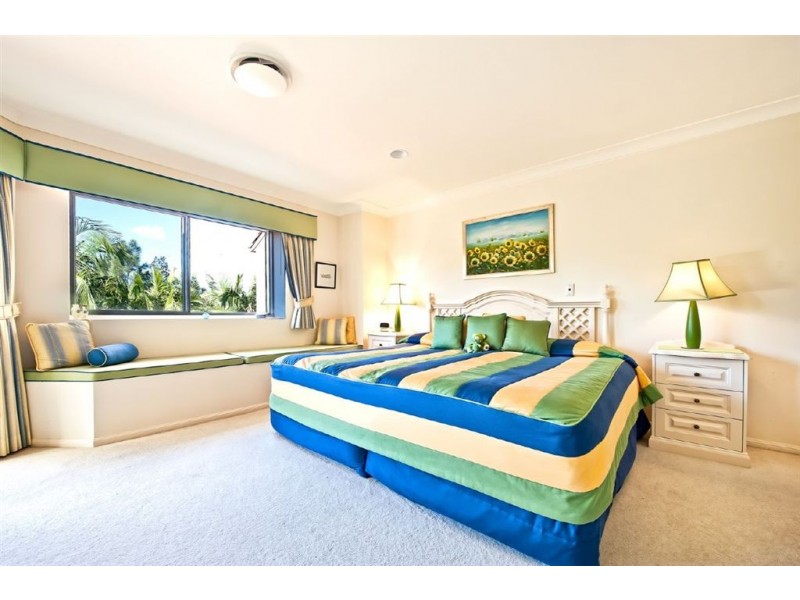 5/125 Santa Cruz Blvd, Clear Island Waters QLD 4226