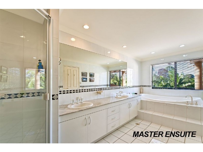 5/125 Santa Cruz Blvd, Clear Island Waters QLD 4226