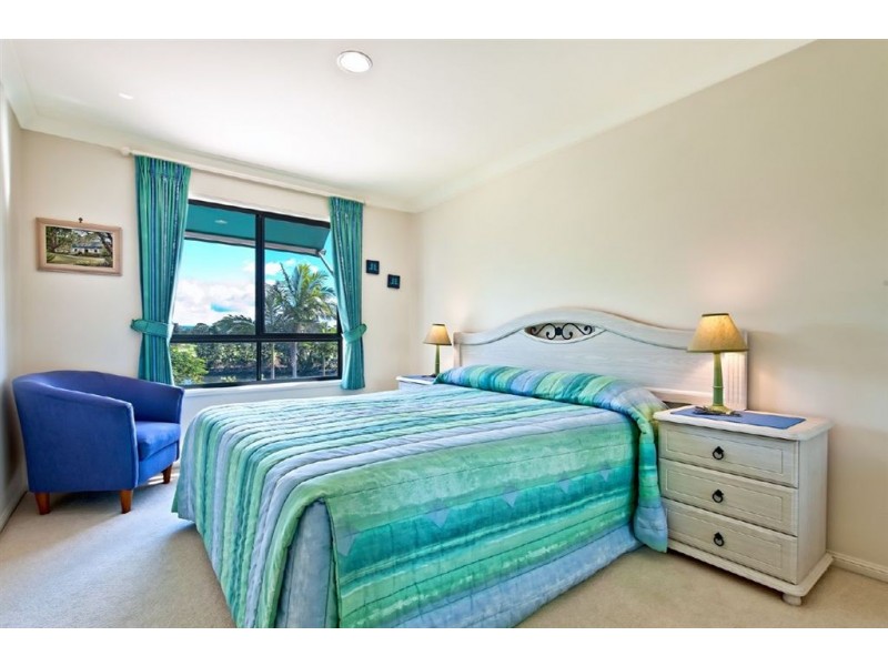 5/125 Santa Cruz Blvd, Clear Island Waters QLD 4226