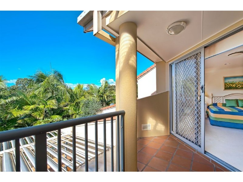 5/125 Santa Cruz Blvd, Clear Island Waters QLD 4226
