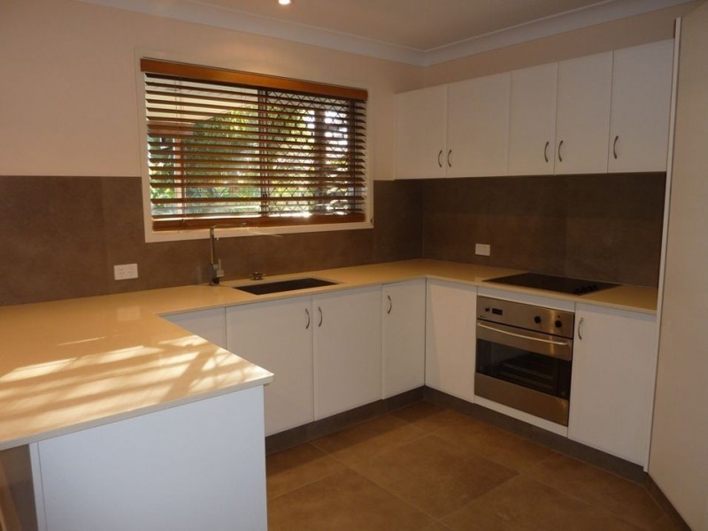 16 Kittani Crescent, Ashmore QLD 4214