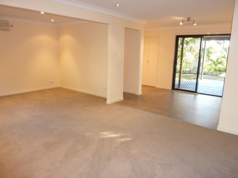 16 Kittani Crescent, Ashmore QLD 4214