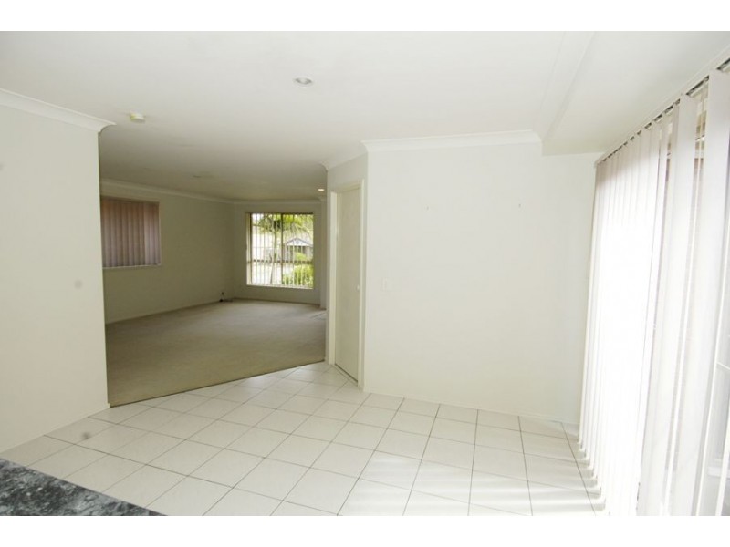 17 Fairweather Drive, Arundel QLD 4214