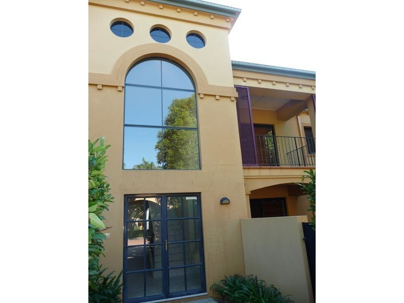 3254 Palladian Drive, Hope Island QLD 4212