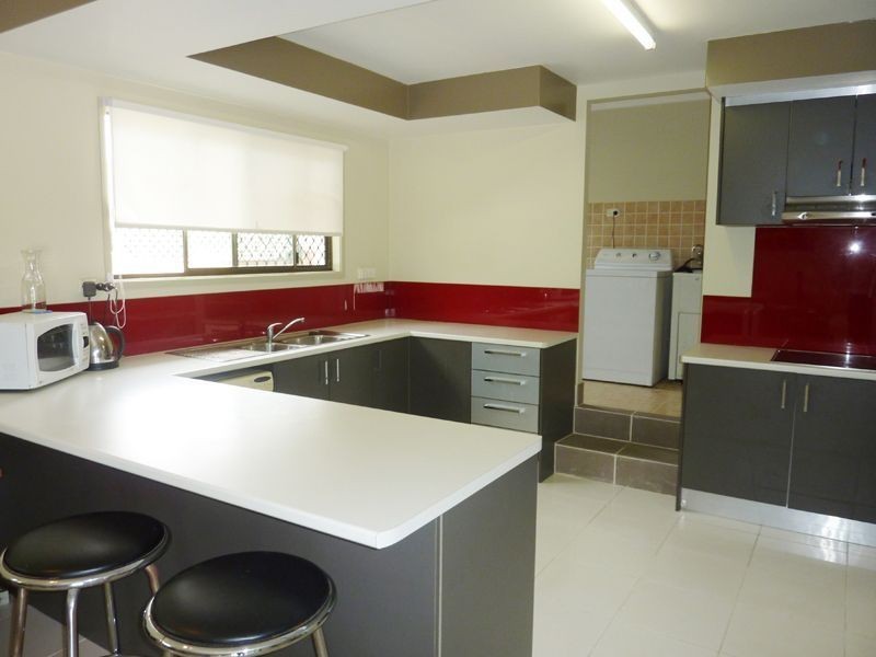 8 Tasman Avenue, Molendinar QLD 4214