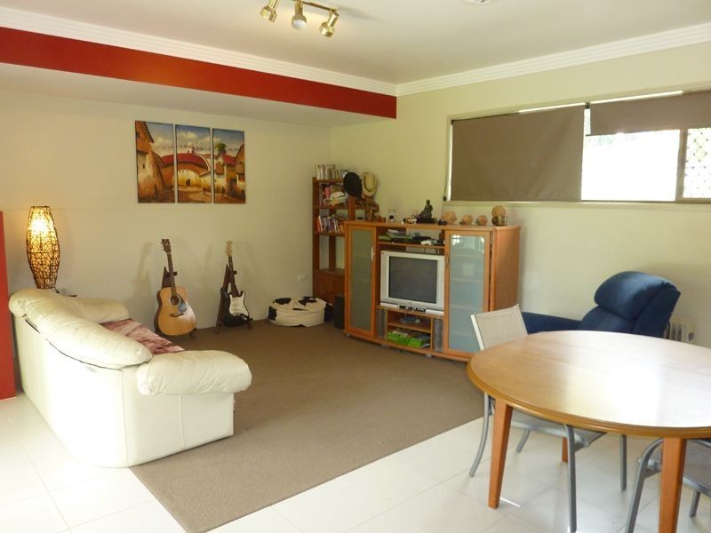 8 Tasman Avenue, Molendinar QLD 4214