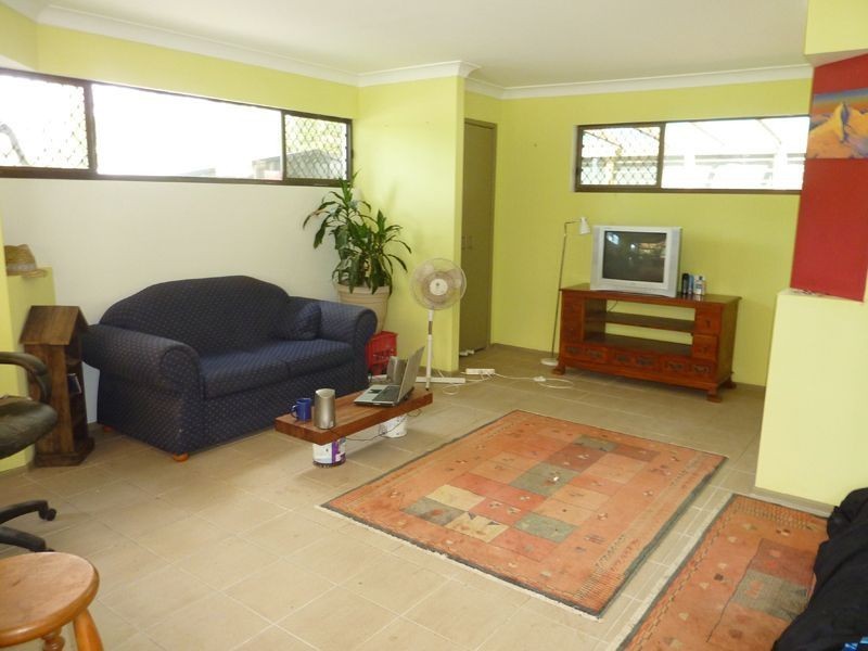 8 Tasman Avenue, Molendinar QLD 4214