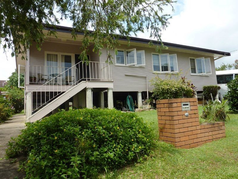 10 Cooleroo Crescent, Southport QLD 4215