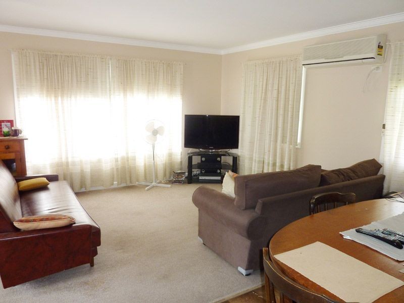 10 Cooleroo Crescent, Southport QLD 4215