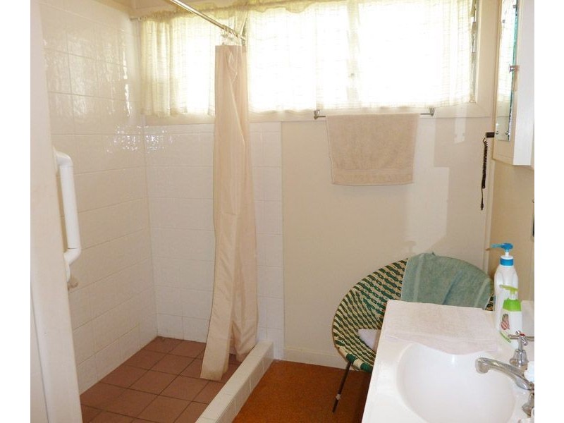 10 Cooleroo Crescent, Southport QLD 4215