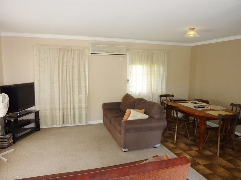 10 Cooleroo Crescent, Southport QLD 4215