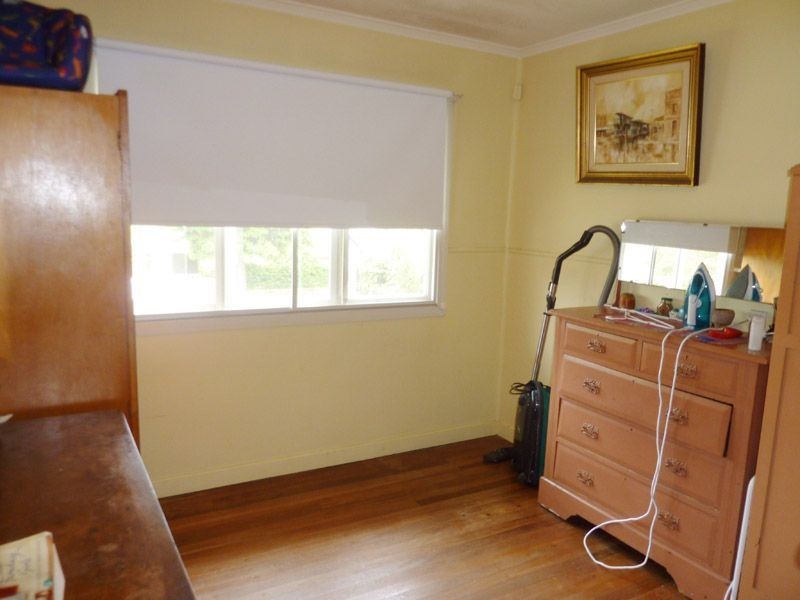 10 Cooleroo Crescent, Southport QLD 4215