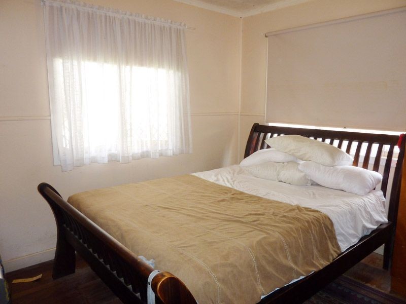 10 Cooleroo Crescent, Southport QLD 4215