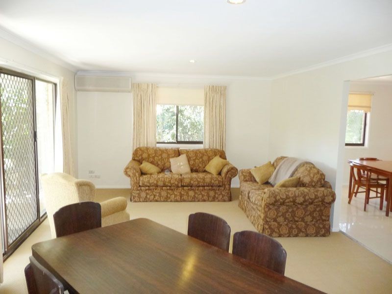 52 Collins Crescent, Benowa QLD 4217