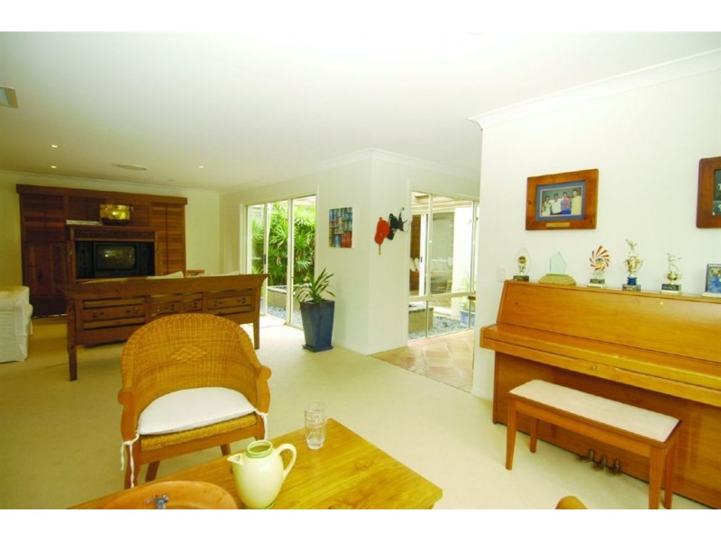 3 Abby Crescent, Ashmore QLD 4214