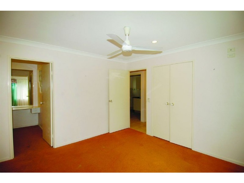6 Paruna Place, Ashmore QLD 4214